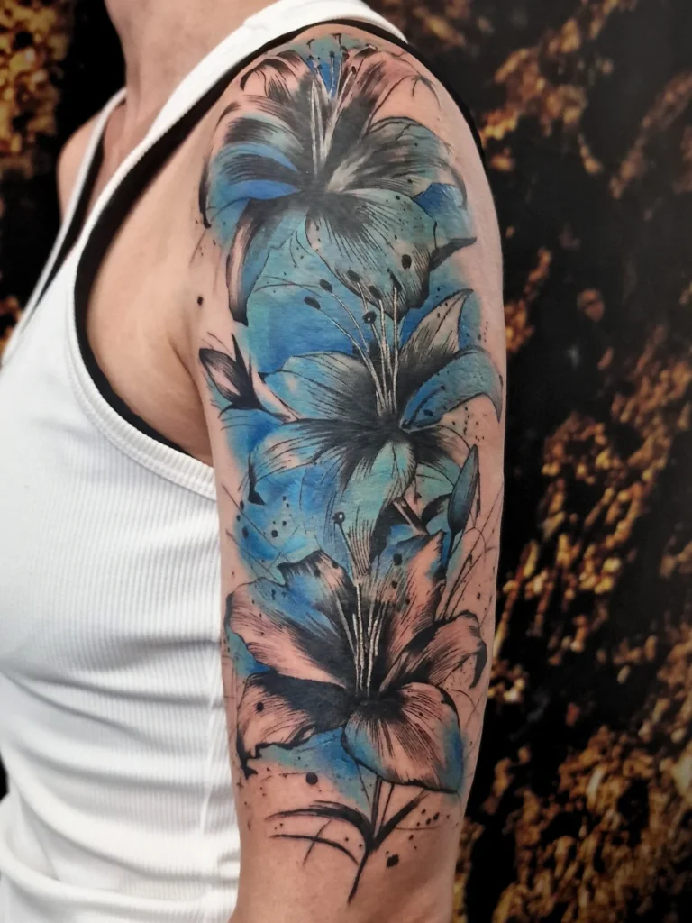Barevné tetování kytice - cover up