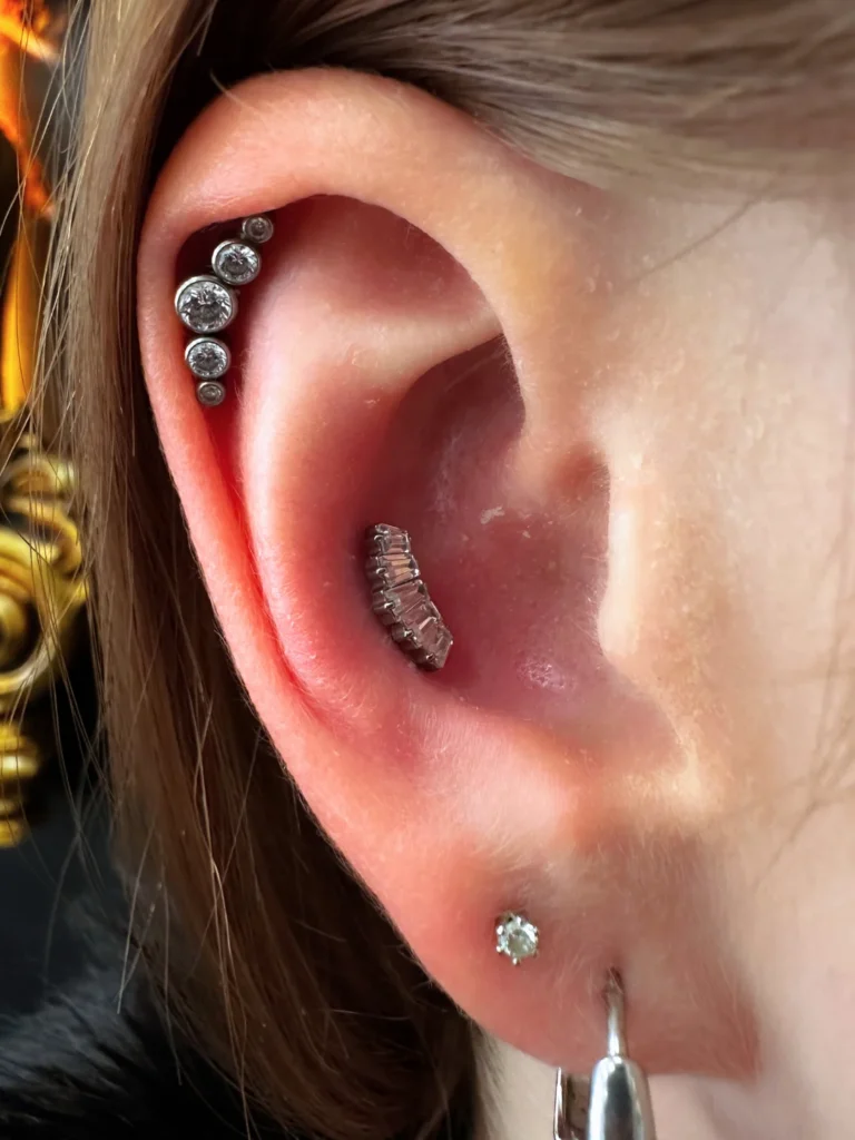 Piercing chrupavky, helix a conch piercing