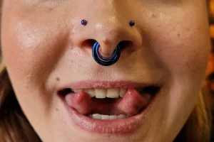 Septum piercing - double septum piercing anodizovaný do modré barvy